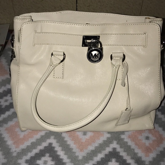 Michael Kors Handbags - Micheal Kors. Beige Hamilton bag 💼